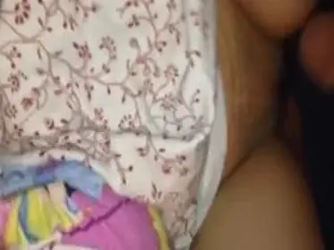 Gadis Cantik Pasrah Goyang Kasur Bareng Pacar
