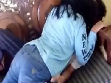 Gadis Cantik Pasrah Goyang Kasur Berat