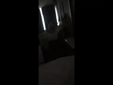 Gadis Cantik Pasrah Goyang Kasur Depan Cermin