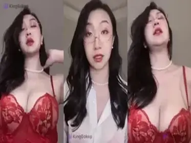 Gadis Cantik Pasrah Goyang Kasur Mobil