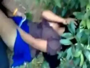 Gadis Cantik Pasrah Goyang Kasur Semak Sepi