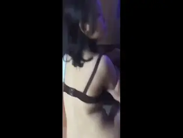Gadis Cantik Pasrah Posisi Doggy Kasur BH Cokelat