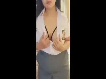 Gadis Siswi Cantik Pasrah Goyang Kasur Barbar