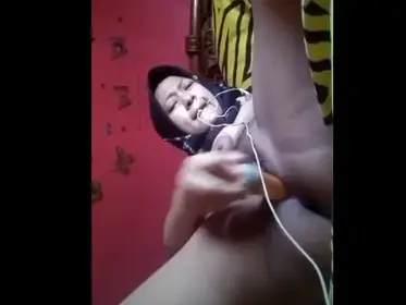Pacar Jilbab Cantik Sangean Suka Colmek Pake Dildo
