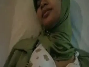 Ukhti Bu Guru Hijab Cantik Pasrah Goyang Kasur