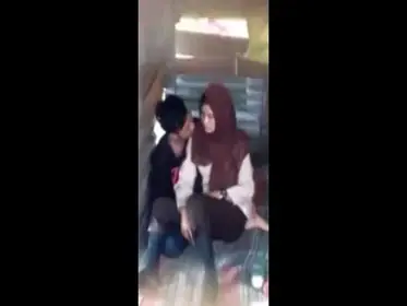 Ukhti Hijab Cantik Pasrah Goyang Kasur Bareng Pacar